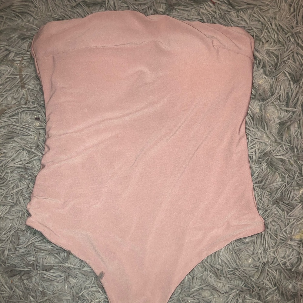 Nude strapless bodysuit !